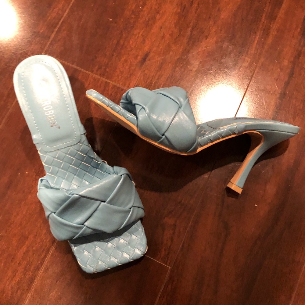 ⭐️ NIB Cape Robbin Wave It Square Woven Mid Heels Mule Sandals Heels BLUE Size 6